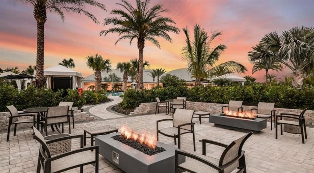 Active With Contract: $639,999 (3 beds, 3 baths, 2397 Square Feet)