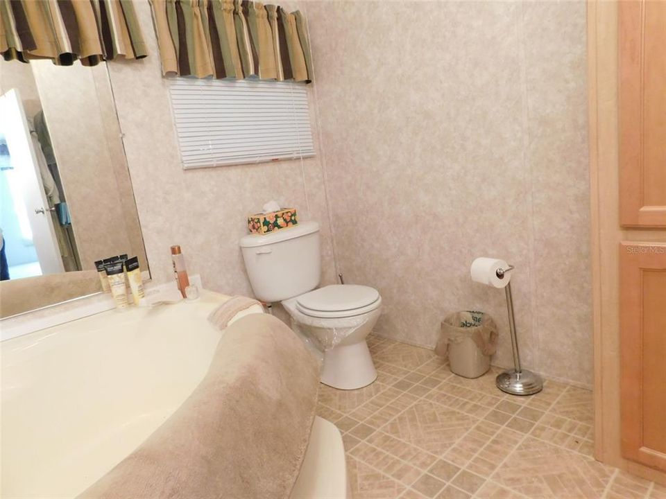 Active With Contract: $188,000 (2 beds, 2 baths, 1278 Square Feet)