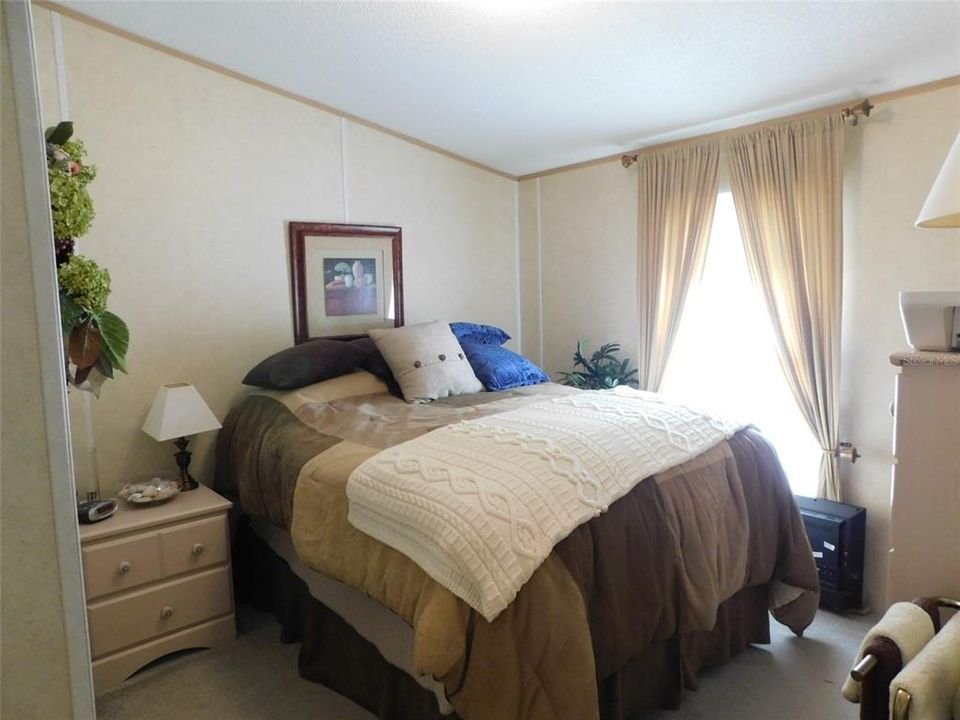 Active With Contract: $188,000 (2 beds, 2 baths, 1278 Square Feet)