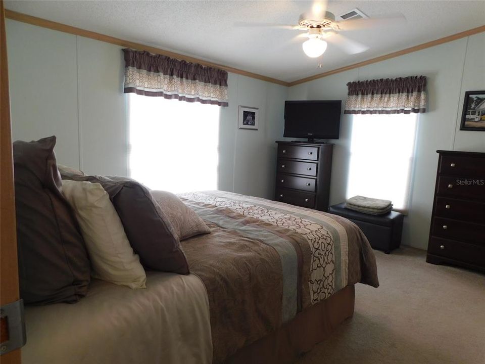 Active With Contract: $188,000 (2 beds, 2 baths, 1278 Square Feet)