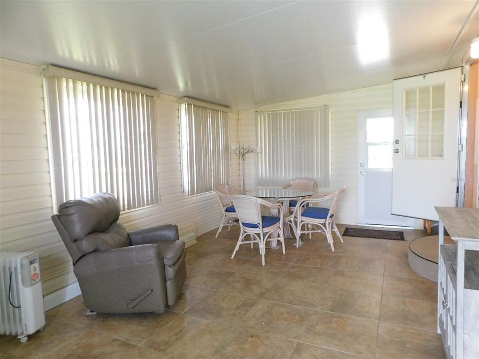 Active With Contract: $188,000 (2 beds, 2 baths, 1278 Square Feet)