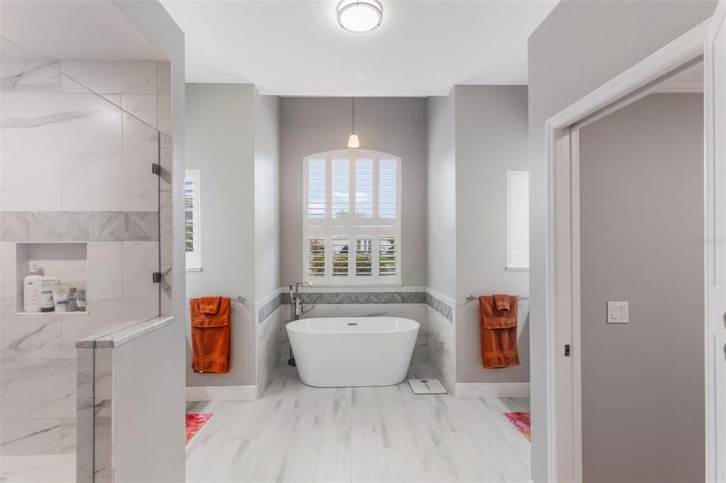 Active With Contract: $899,900 (3 beds, 2 baths, 2501 Square Feet)