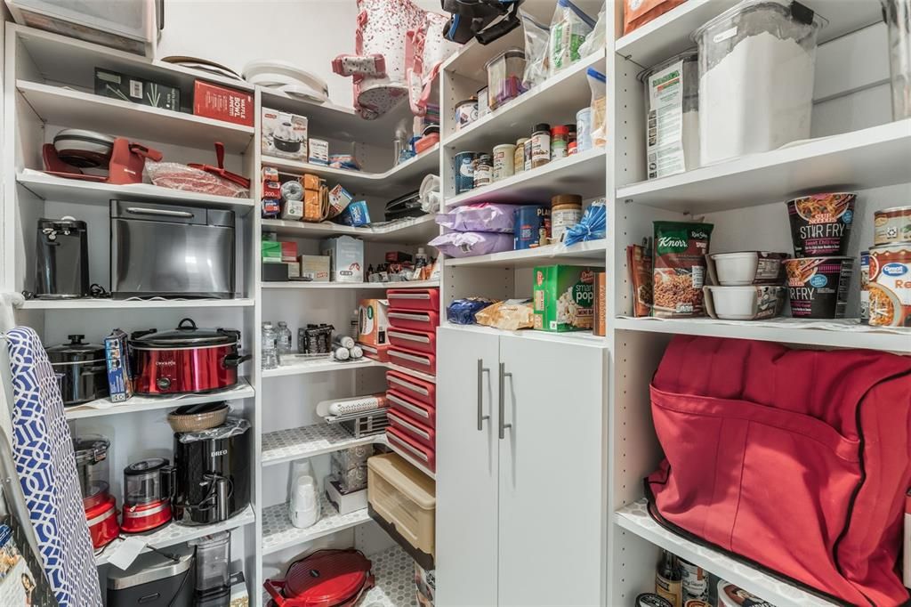 Active With Contract: $899,900 (3 beds, 2 baths, 2501 Square Feet)