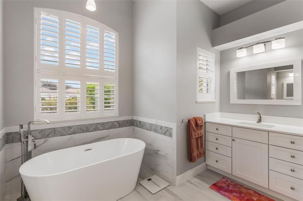 Active With Contract: $899,900 (3 beds, 2 baths, 2501 Square Feet)