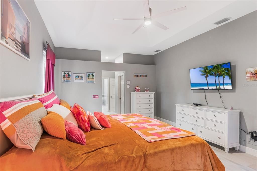 Active With Contract: $899,900 (3 beds, 2 baths, 2501 Square Feet)