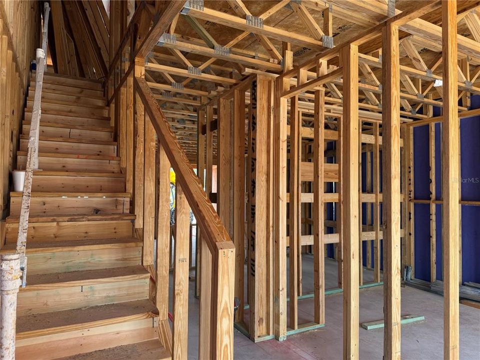 合同活跃: $388,391 (3 贝兹, 2 浴室, 1607 平方英尺)