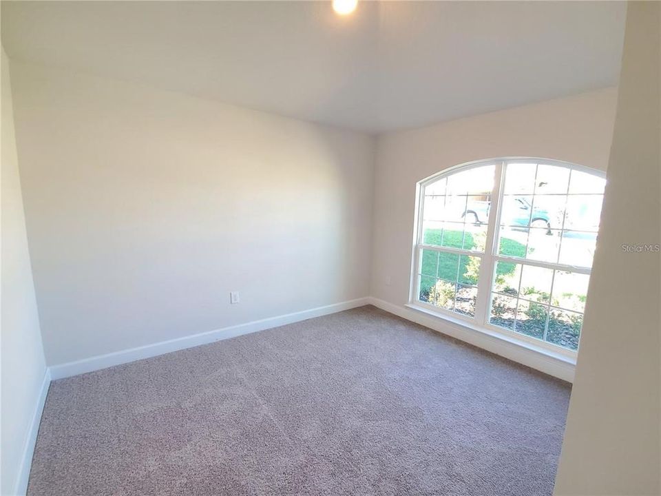 合同活跃: $2,095 (4 贝兹, 2 浴室, 1820 平方英尺)