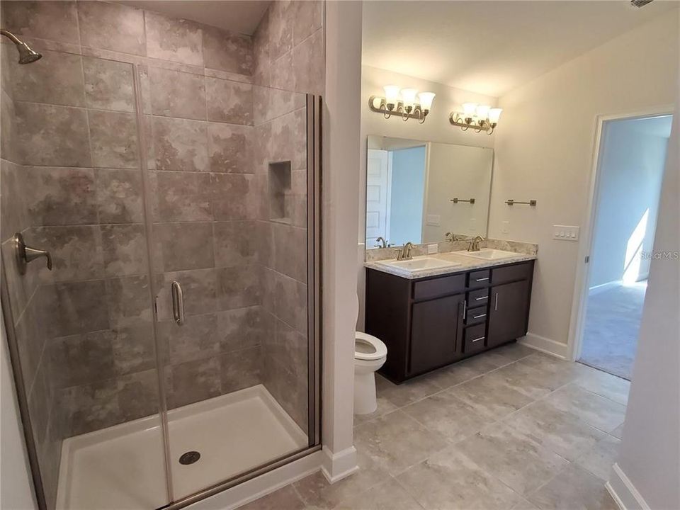 合同活跃: $2,095 (4 贝兹, 2 浴室, 1820 平方英尺)