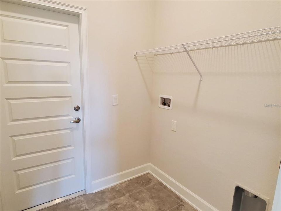 合同活跃: $2,095 (4 贝兹, 2 浴室, 1820 平方英尺)