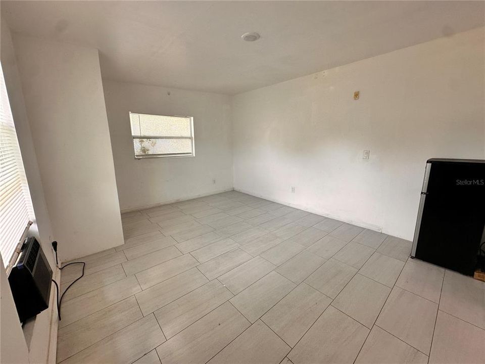 Active With Contract: $899 (0 beds, 1 baths, 350 Square Feet)