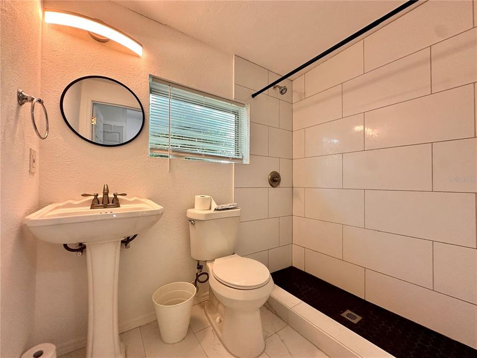 Active With Contract: $899 (0 beds, 1 baths, 350 Square Feet)