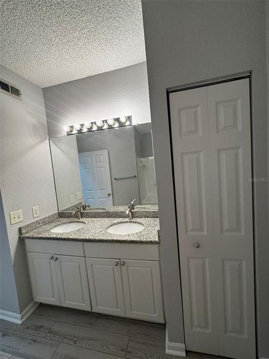 For Rent: $1,449 (1 beds, 1 baths, 833 Square Feet)