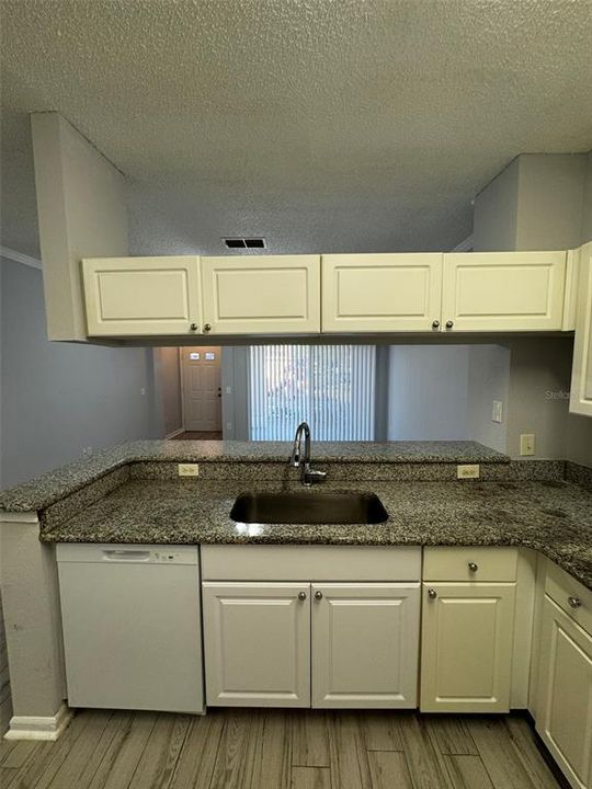 For Rent: $1,449 (1 beds, 1 baths, 833 Square Feet)
