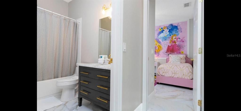 En Renta: $3,600 (5 camas, 3 baños, 2491 Pies cuadrados)