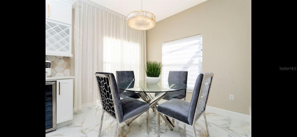 En Renta: $3,600 (5 camas, 3 baños, 2491 Pies cuadrados)