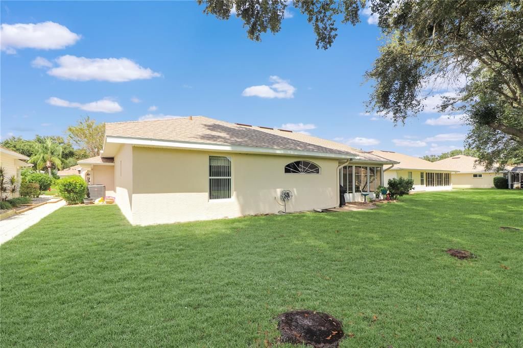 合同活跃: $299,000 (3 贝兹, 2 浴室, 2037 平方英尺)