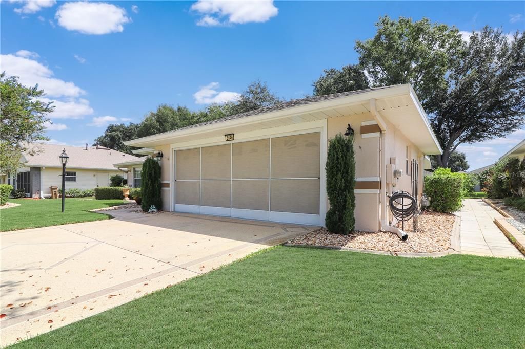 合同活跃: $299,000 (3 贝兹, 2 浴室, 2037 平方英尺)