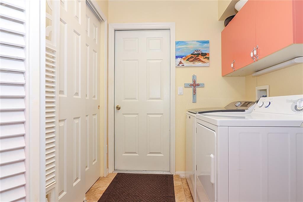 合同活跃: $299,000 (3 贝兹, 2 浴室, 2037 平方英尺)