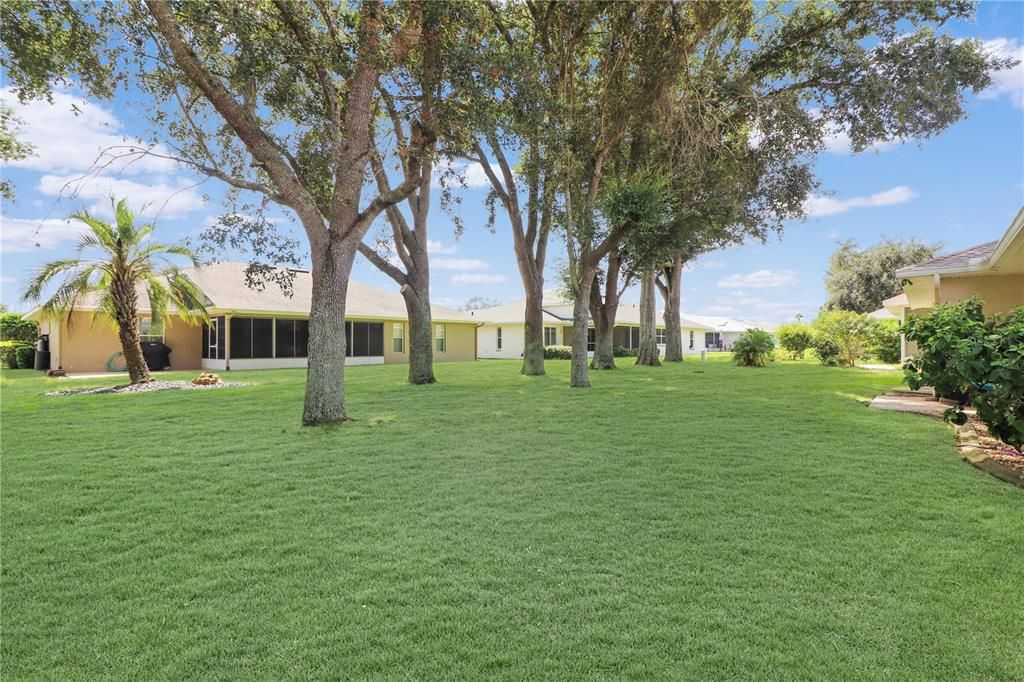 合同活跃: $299,000 (3 贝兹, 2 浴室, 2037 平方英尺)