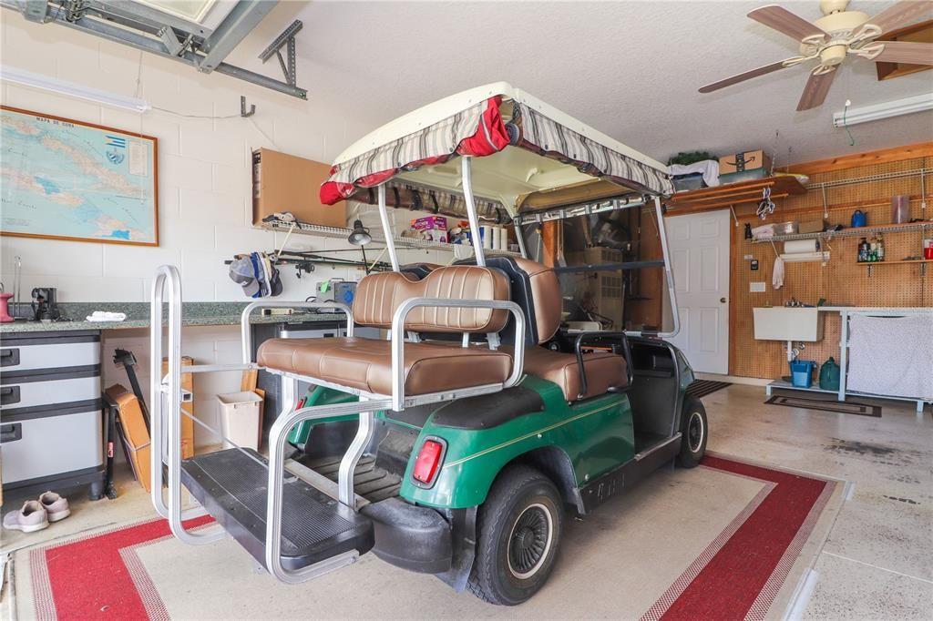 合同活跃: $299,000 (3 贝兹, 2 浴室, 2037 平方英尺)