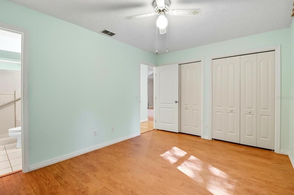 Active With Contract: $250,000 (2 beds, 2 baths, 1144 Square Feet)