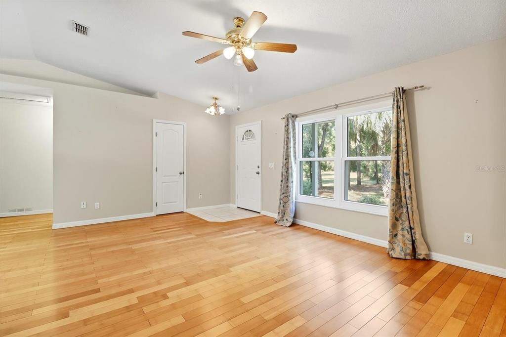 Active With Contract: $250,000 (2 beds, 2 baths, 1144 Square Feet)