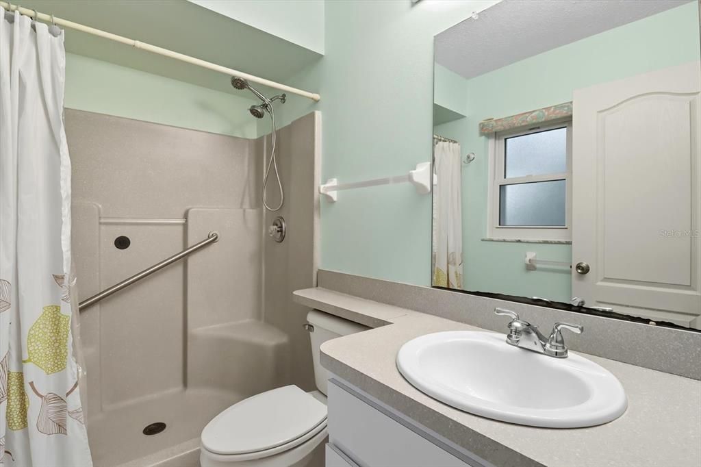 Active With Contract: $250,000 (2 beds, 2 baths, 1144 Square Feet)