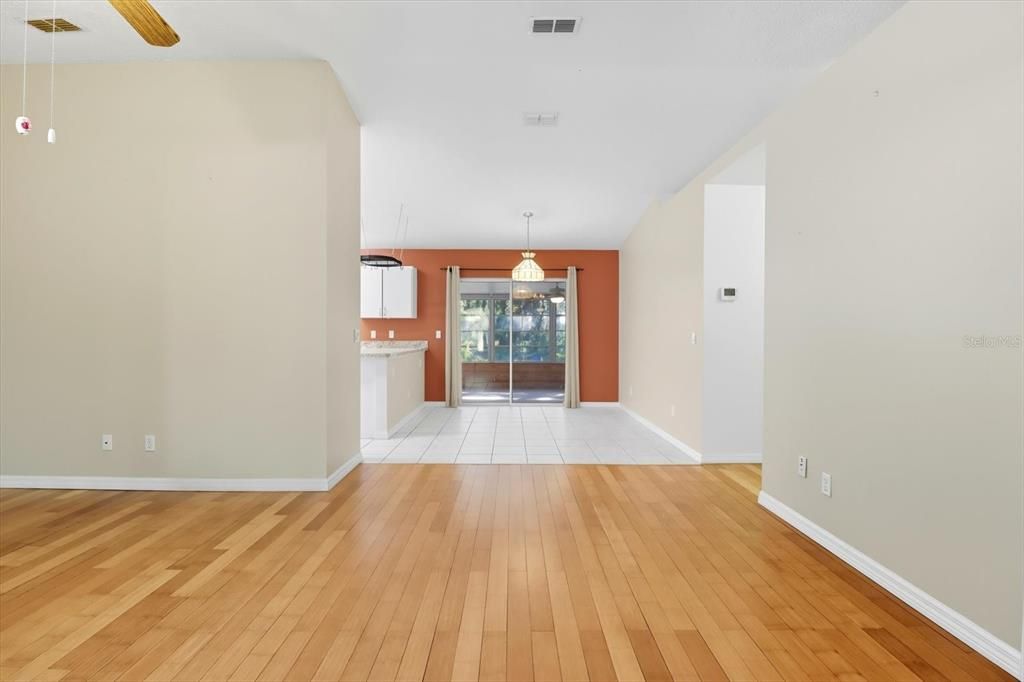 Active With Contract: $250,000 (2 beds, 2 baths, 1144 Square Feet)