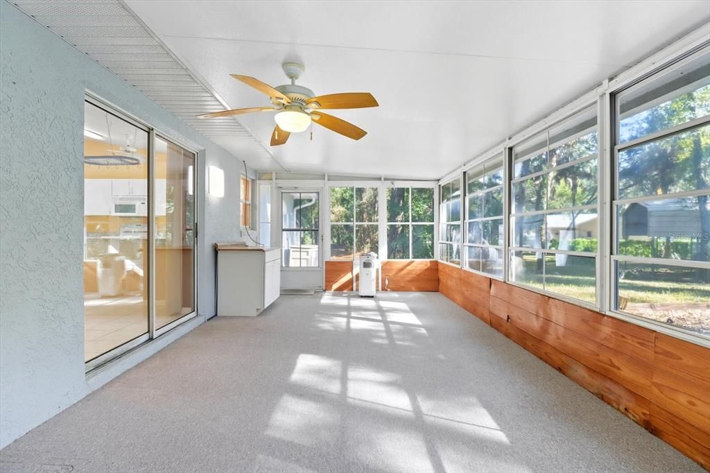 Active With Contract: $250,000 (2 beds, 2 baths, 1144 Square Feet)