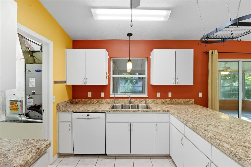 Active With Contract: $250,000 (2 beds, 2 baths, 1144 Square Feet)