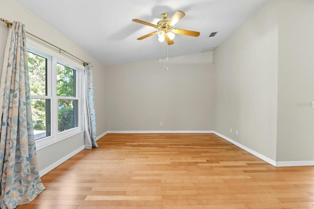 Active With Contract: $250,000 (2 beds, 2 baths, 1144 Square Feet)