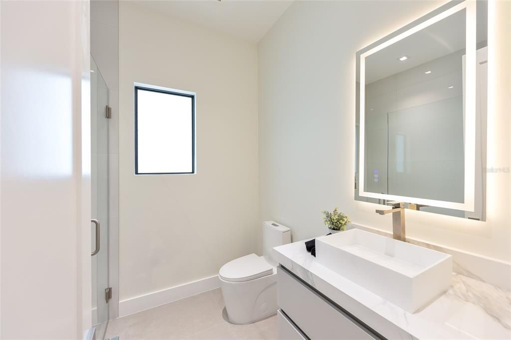 For Sale: $1,870,000 (4 beds, 4 baths, 2680 Square Feet)