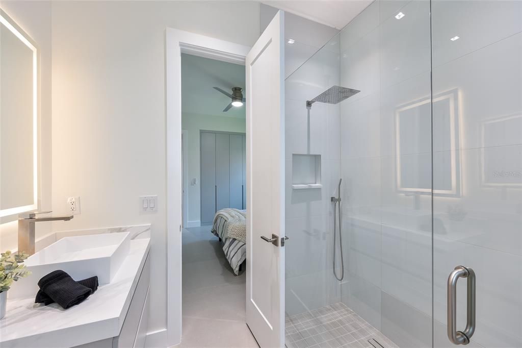 For Sale: $1,870,000 (4 beds, 4 baths, 2680 Square Feet)