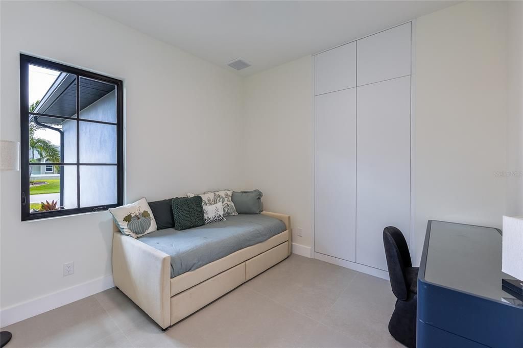 For Sale: $1,870,000 (4 beds, 4 baths, 2680 Square Feet)