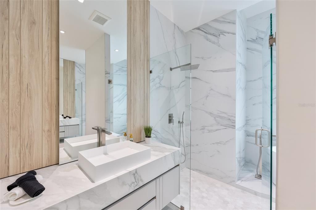 For Sale: $1,870,000 (4 beds, 4 baths, 2680 Square Feet)