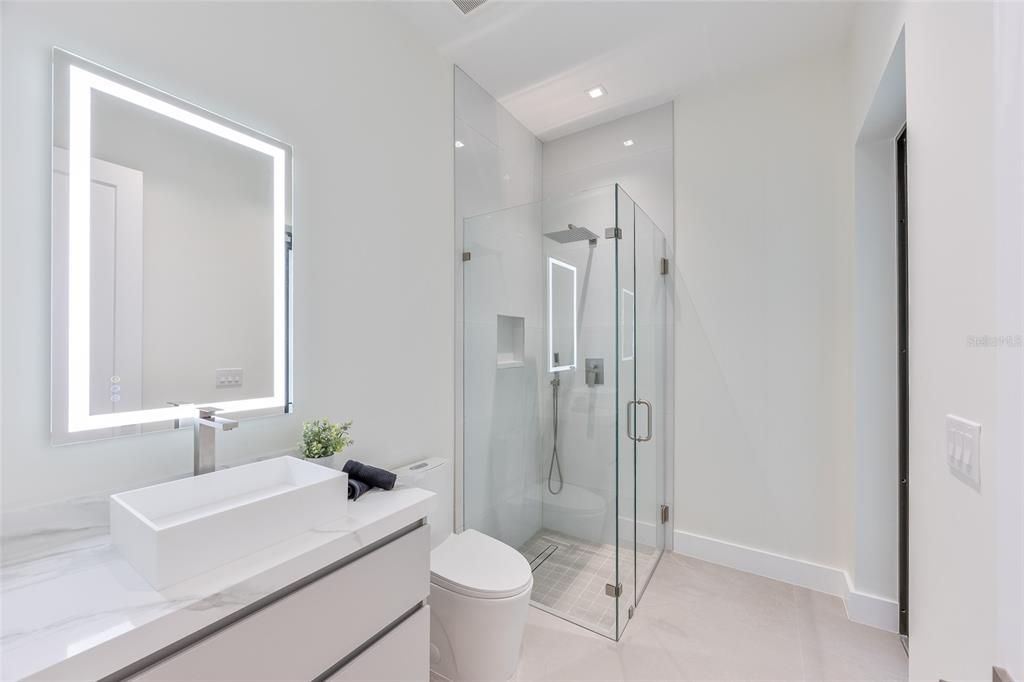 For Sale: $1,870,000 (4 beds, 4 baths, 2680 Square Feet)