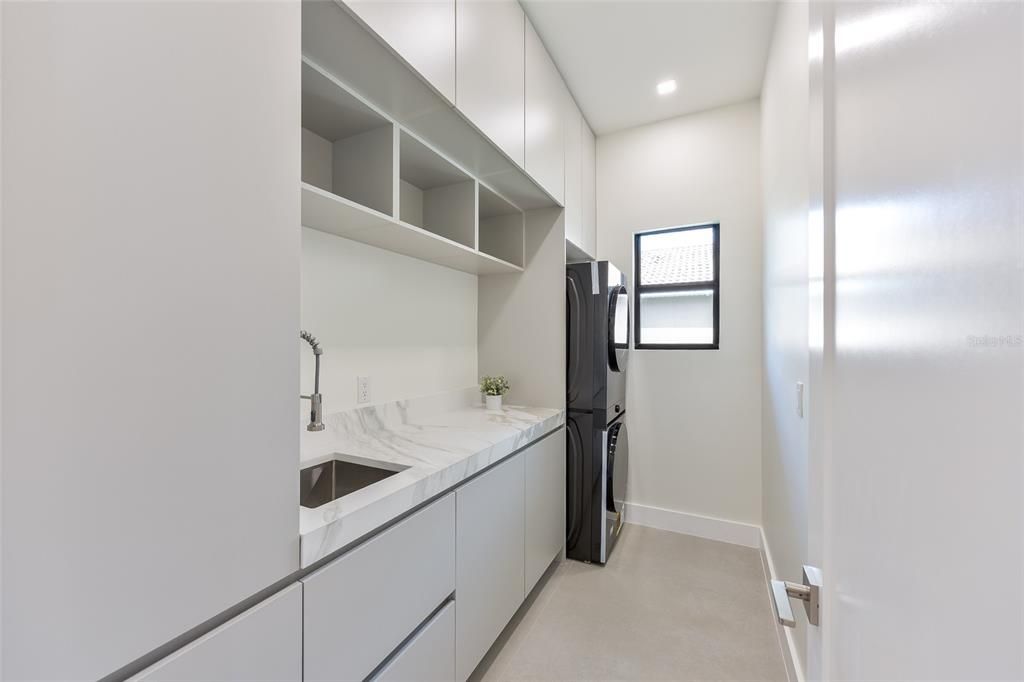 For Sale: $1,870,000 (4 beds, 4 baths, 2680 Square Feet)