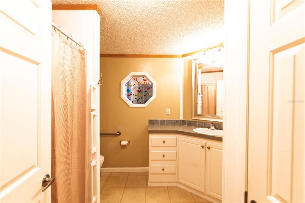 На продажу: $164,000 (2 спален, 2 ванн, 1188 Квадратных фут)