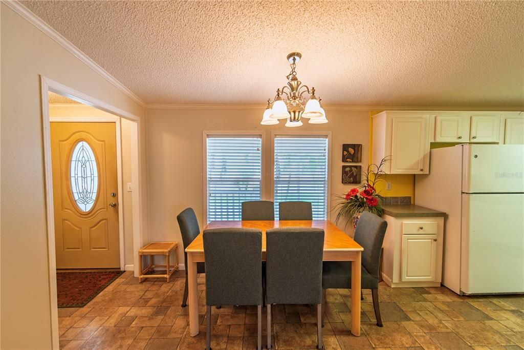 На продажу: $164,000 (2 спален, 2 ванн, 1188 Квадратных фут)