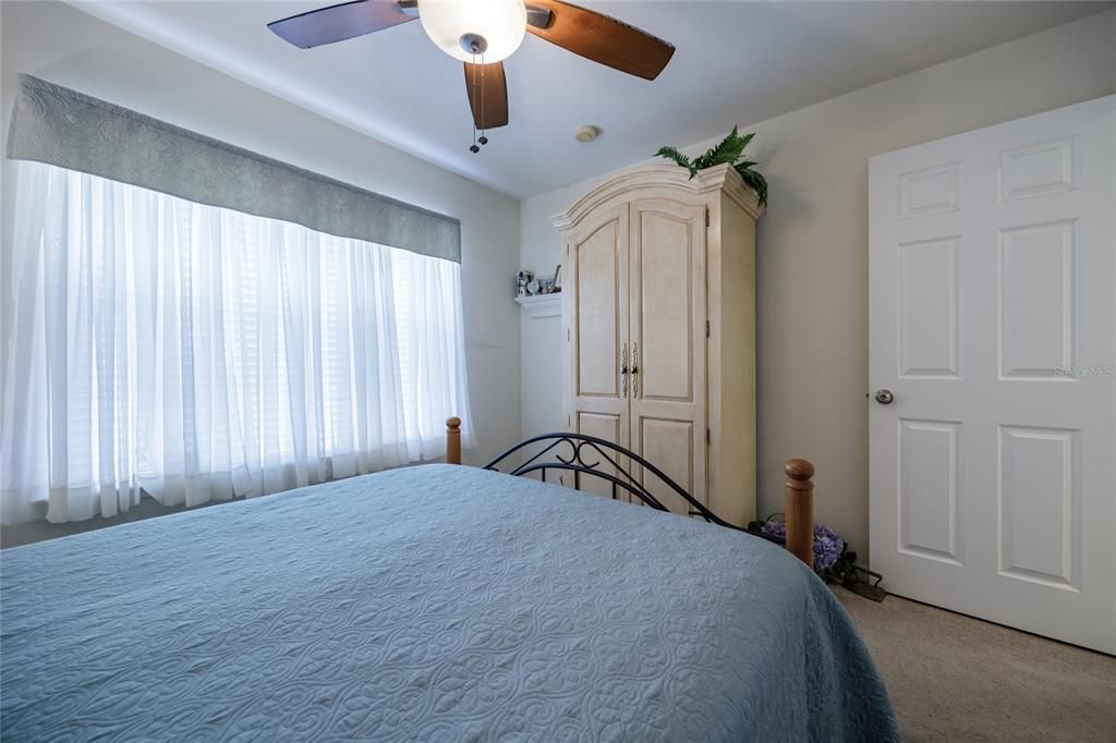 For Sale: $320,000 (3 beds, 2 baths, 1699 Square Feet)