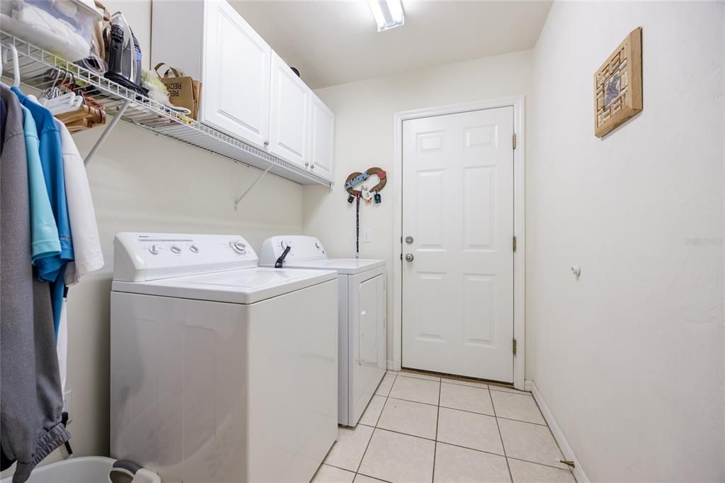 For Sale: $320,000 (3 beds, 2 baths, 1699 Square Feet)