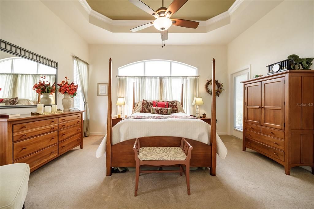 For Sale: $320,000 (3 beds, 2 baths, 1699 Square Feet)