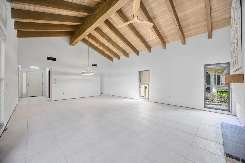 待售: $700,000 (2 贝兹, 2 浴室, 1445 平方英尺)