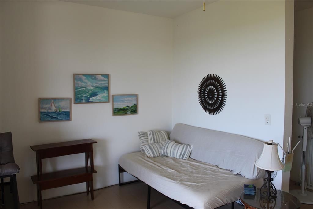 Activo con contrato: $359,000 (3 camas, 2 baños, 1500 Pies cuadrados)