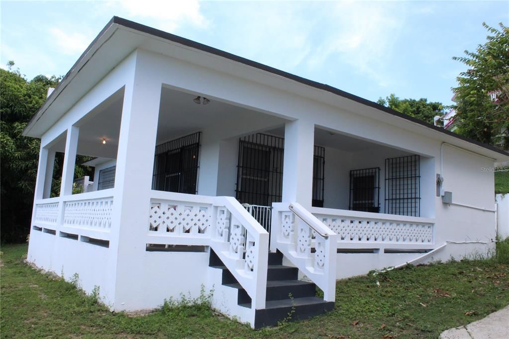 Activo con contrato: $359,000 (3 camas, 2 baños, 1500 Pies cuadrados)