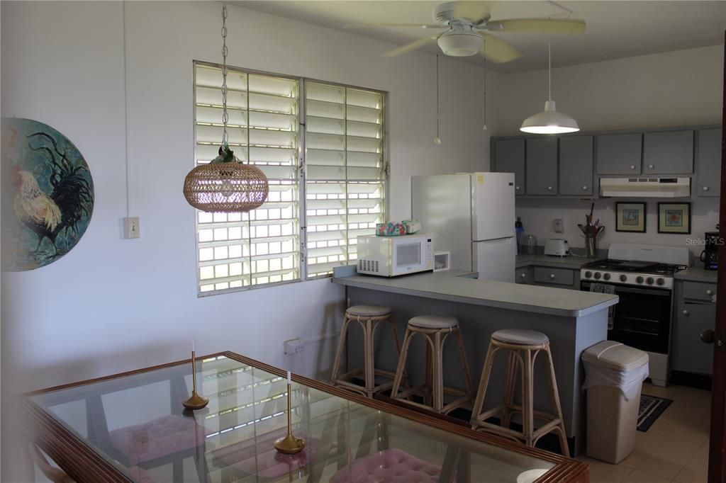 Activo con contrato: $359,000 (3 camas, 2 baños, 1500 Pies cuadrados)