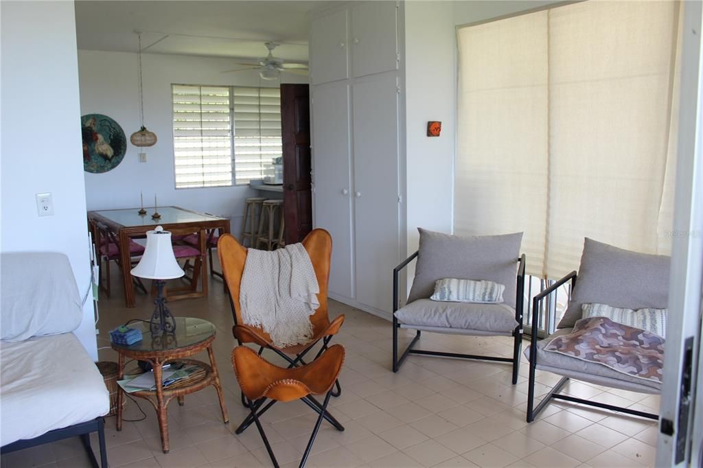 Activo con contrato: $359,000 (3 camas, 2 baños, 1500 Pies cuadrados)