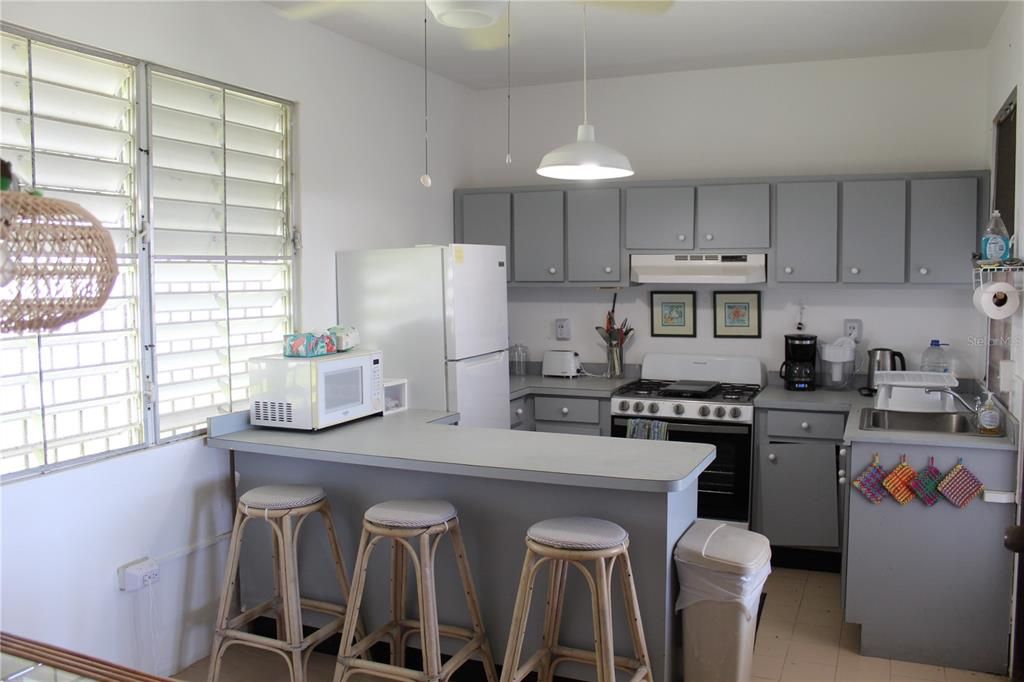 Activo con contrato: $359,000 (3 camas, 2 baños, 1500 Pies cuadrados)