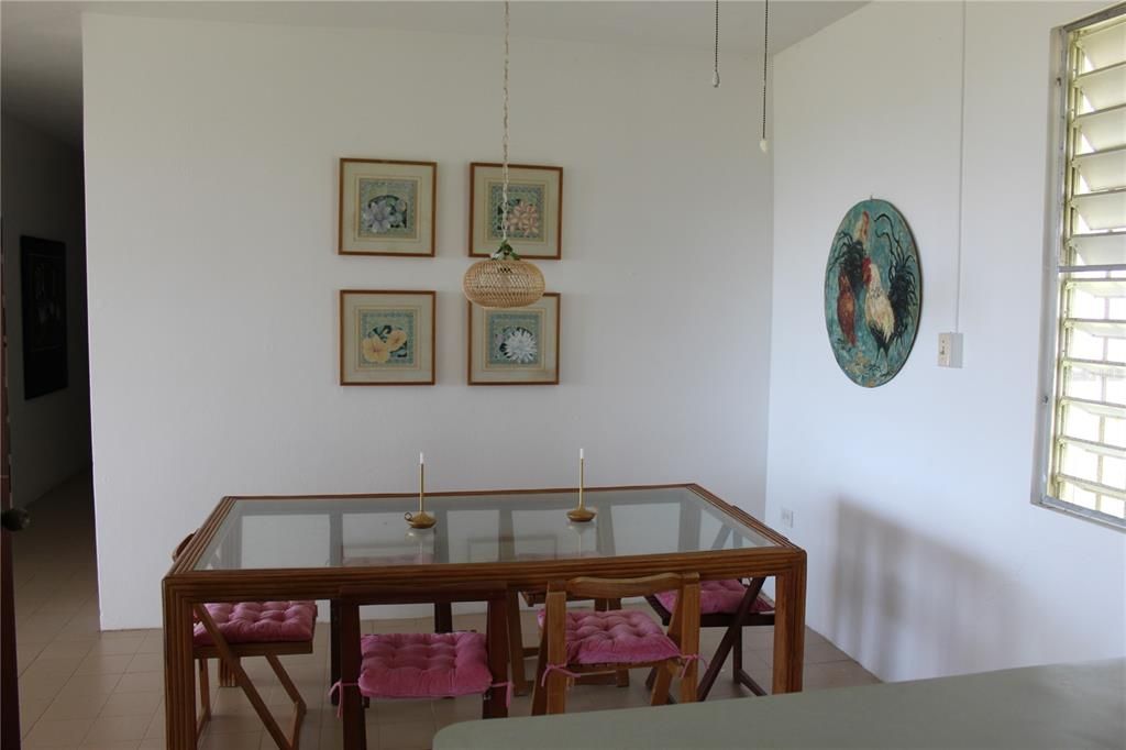 Activo con contrato: $359,000 (3 camas, 2 baños, 1500 Pies cuadrados)