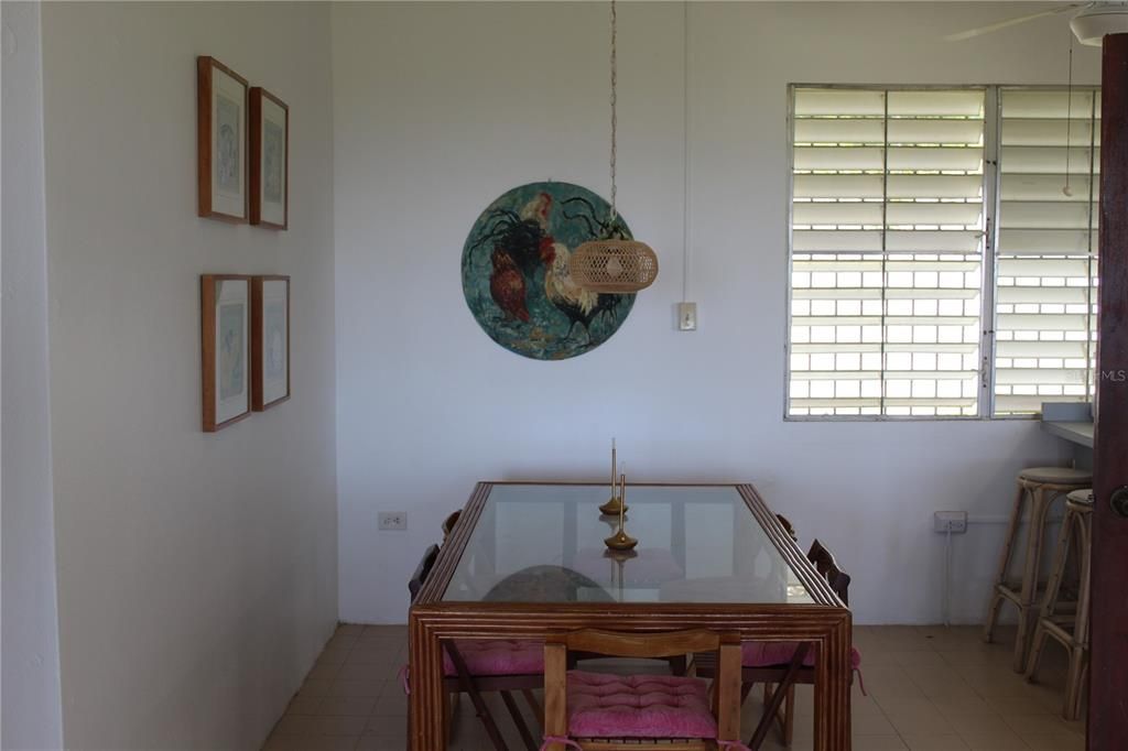 Activo con contrato: $359,000 (3 camas, 2 baños, 1500 Pies cuadrados)